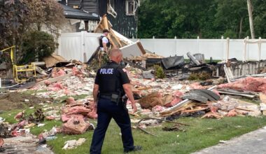 1 dead in Crestwood house explosion