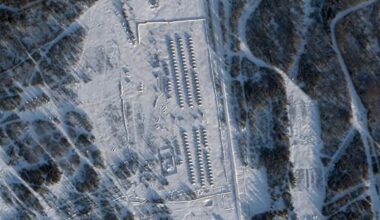Russische Aktivitäten nahe Grenze: Diese Satellitenfotos bereiten der Nato Sorgen