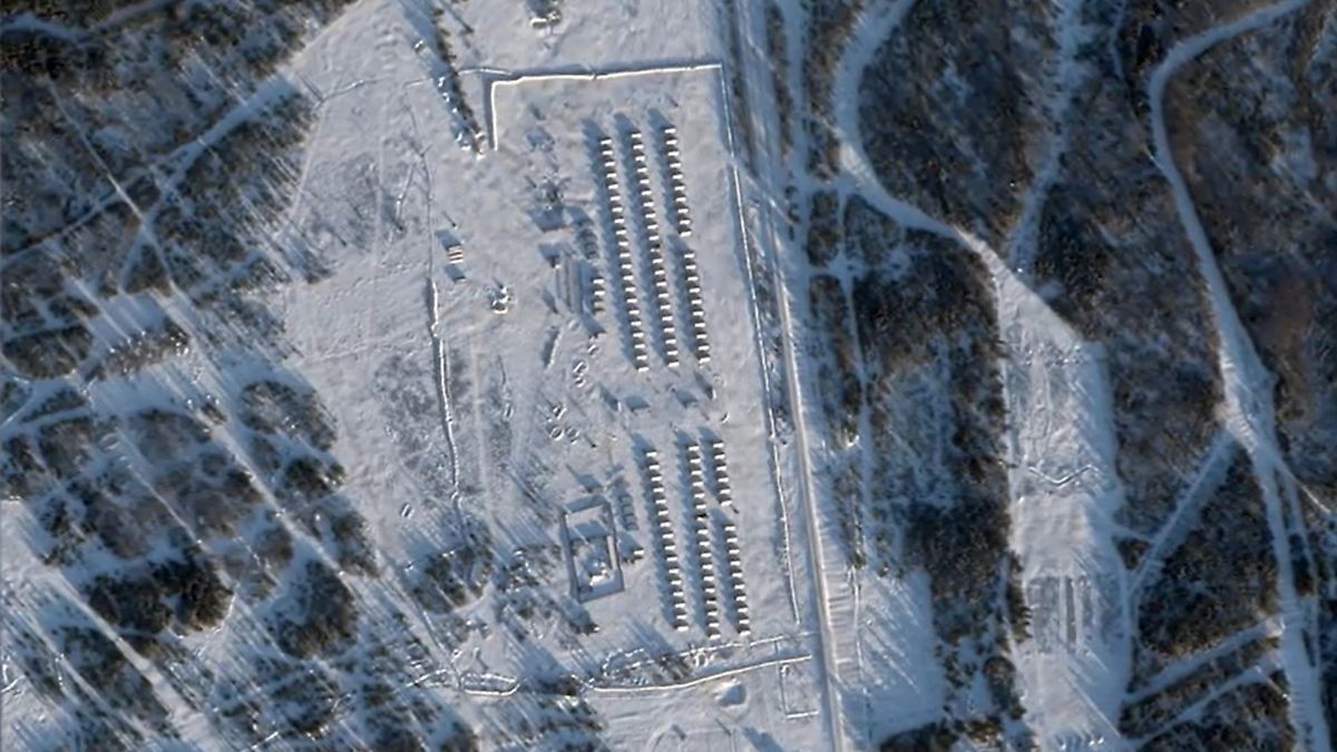 Russische Aktivitäten nahe Grenze: Diese Satellitenfotos bereiten der Nato Sorgen