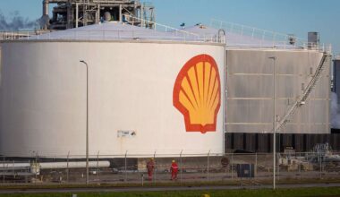 Ex-Shell US Oil Trading Boss Claims He’s Owed $29 Million Bonus