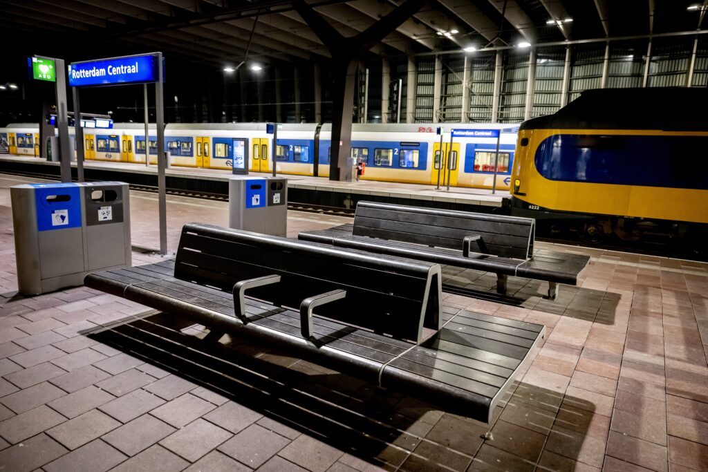 Staking NS-personeel op vrijdag 6 juni 2025 legt treinverkeer in Nederland plat