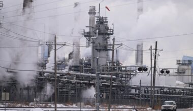 Suncor violated pollution permits for 900 hours during shutdown