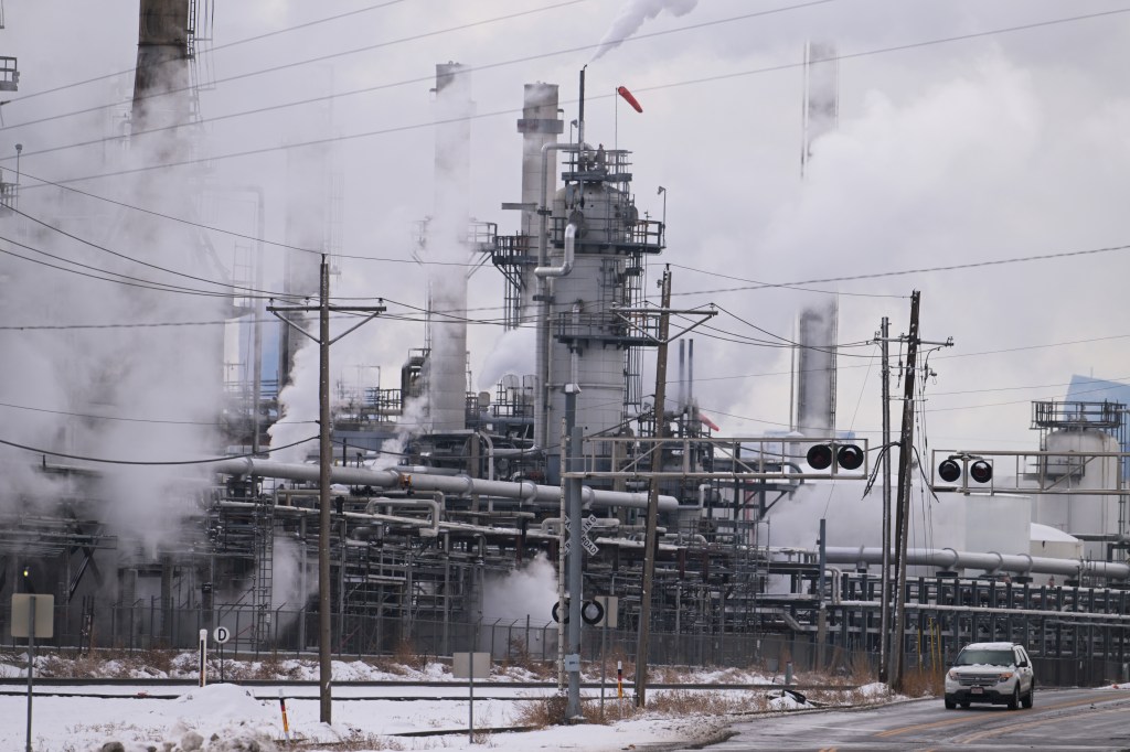 Suncor violated pollution permits for 900 hours during shutdown