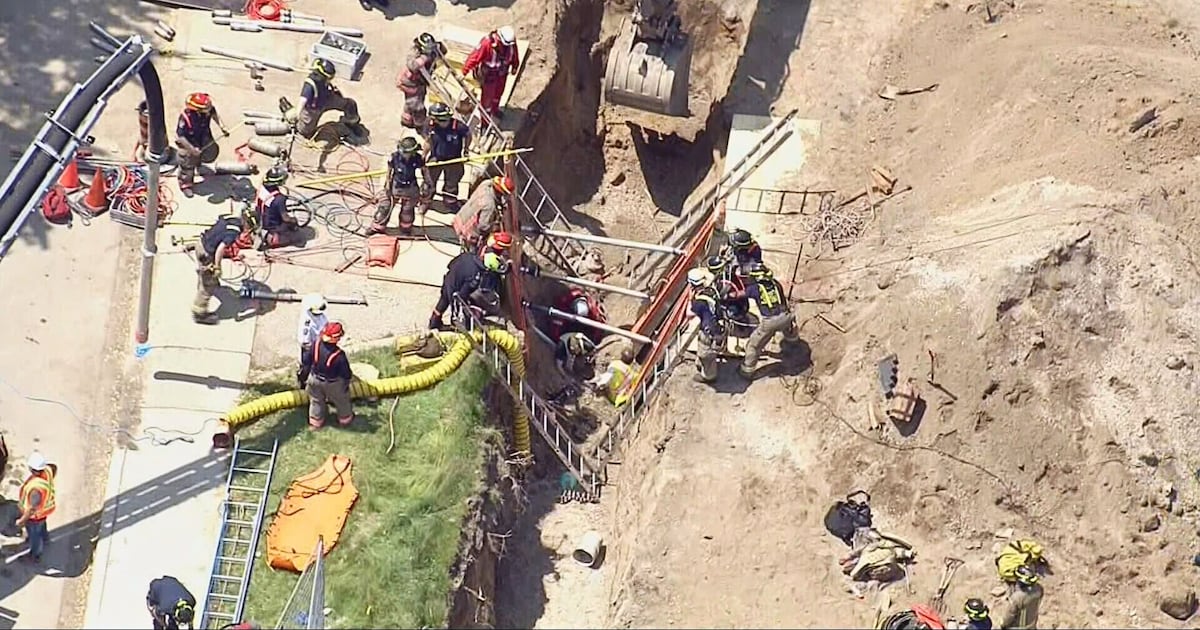 Toronto Fire digs out 2 workers trapped in trench collapse