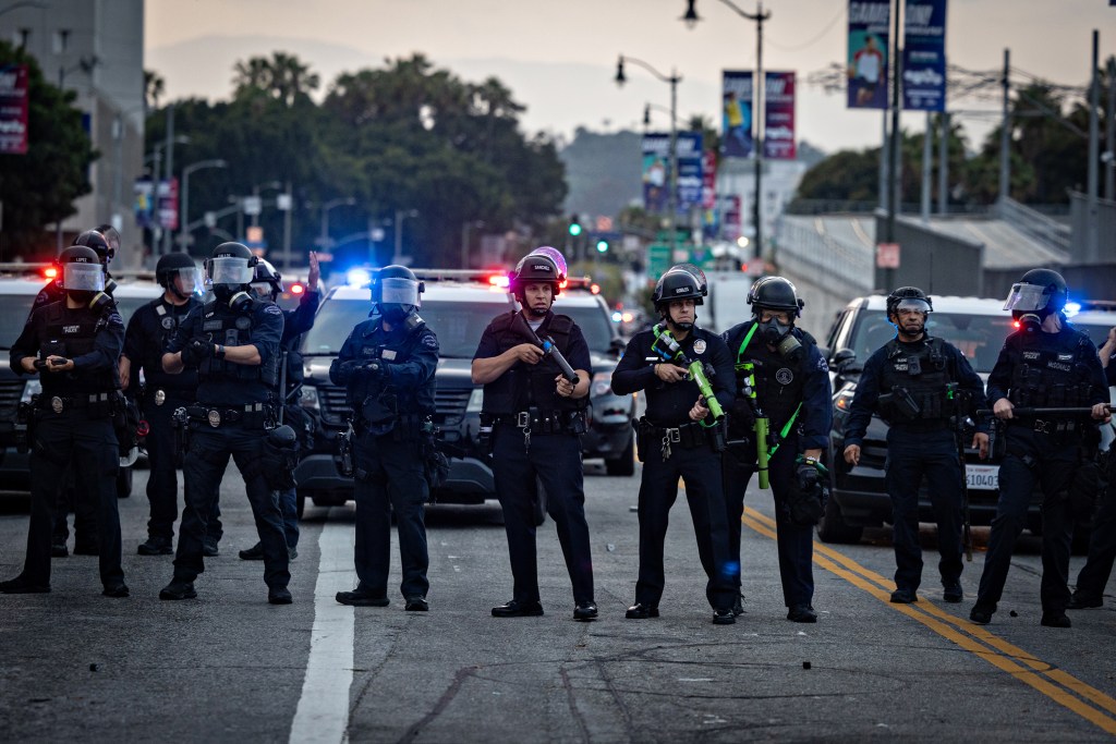 The White House wants this fight with LA – The Virginian-Pilot