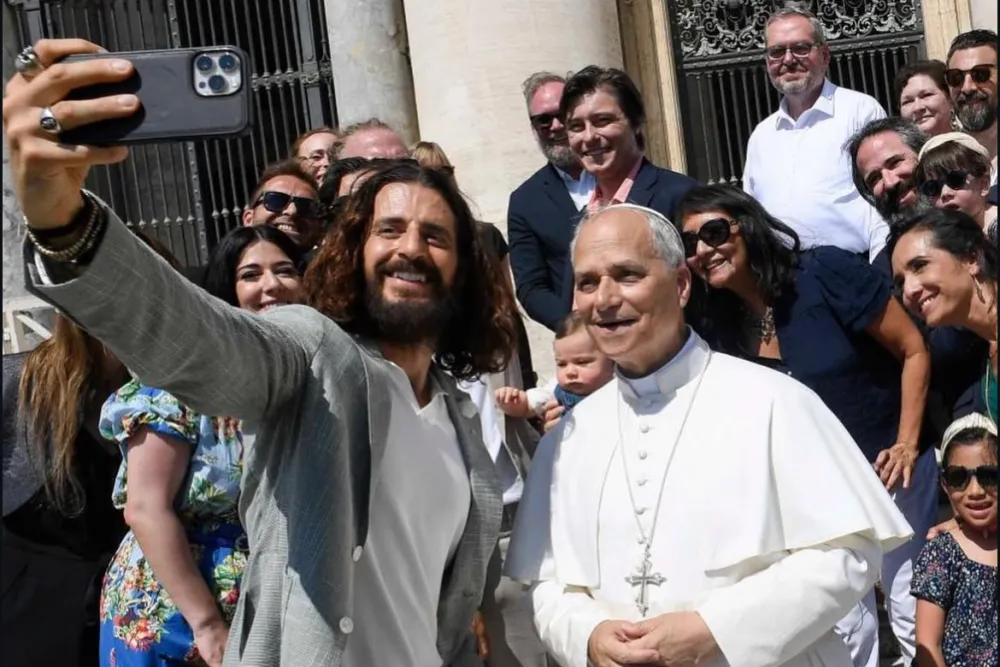 Jonathan Roumie and other "The Chosen" cast members meet Pope Leo XIV