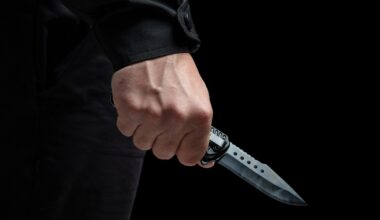 Sokkoló hír érkezett! Őrjöngő, késes férfi támadt rá a fiatal magyar színészre és szerelmére