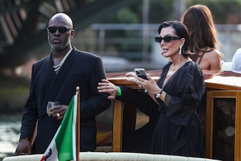 Kris Jenner, elegante y sofisticada,