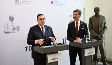 Visegrad divided: Czech and Slovak ministers vow dialogue despite Ukraine rift 