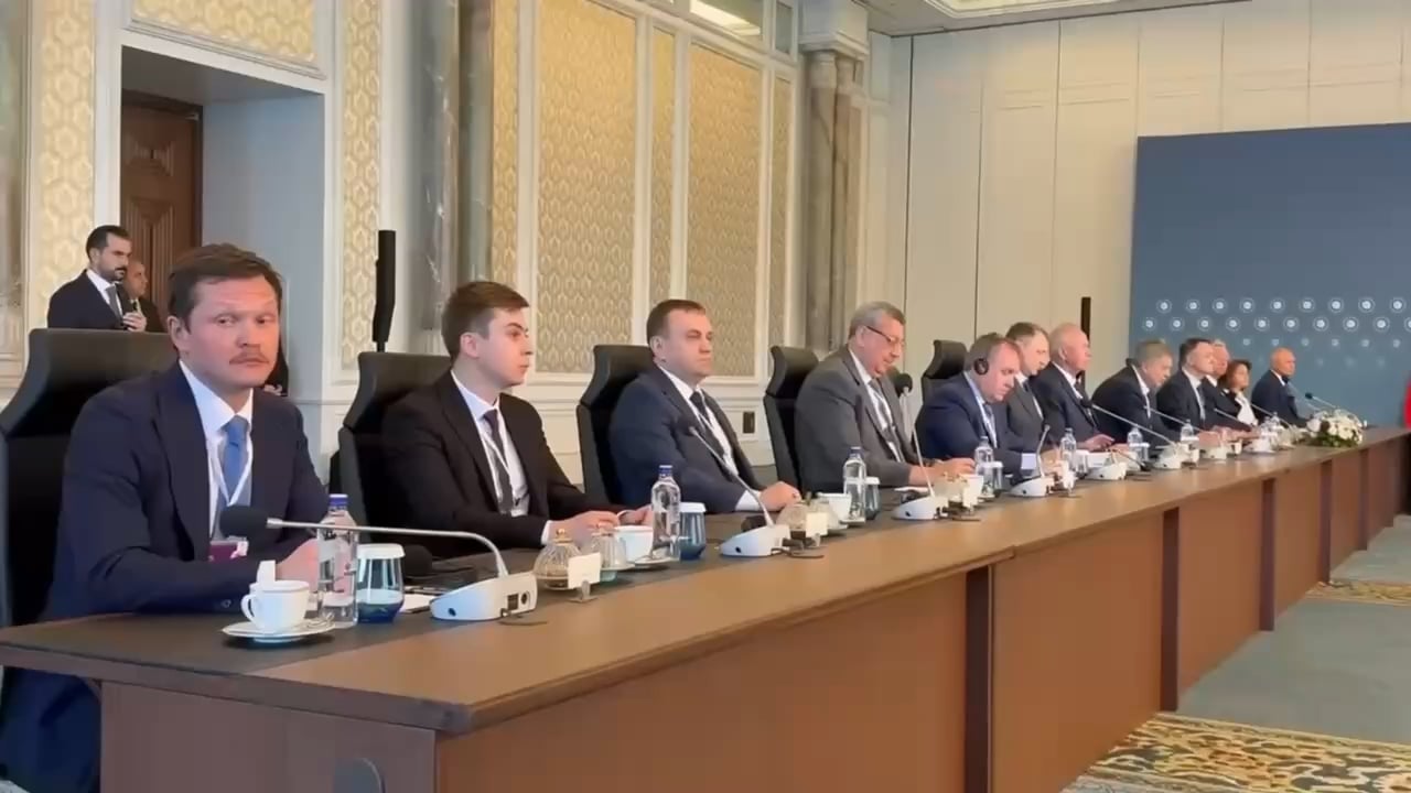 Russian delegation looking depressed and unenthusiastic today during the peace talks in Istanbul. Most likely a direct result of the colossal Ukrainian strikes against russian airfields on June 1st