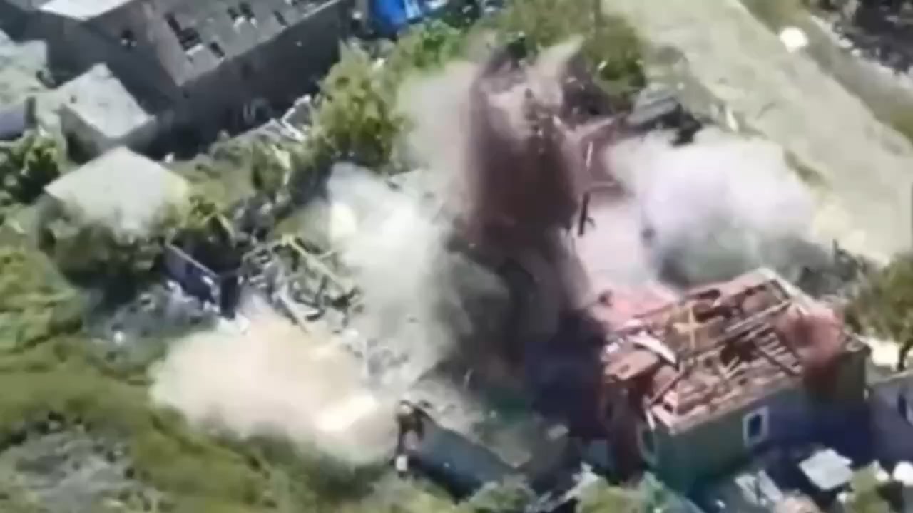 Ukrainian bombardment sends Russian flying [22 June 2025]