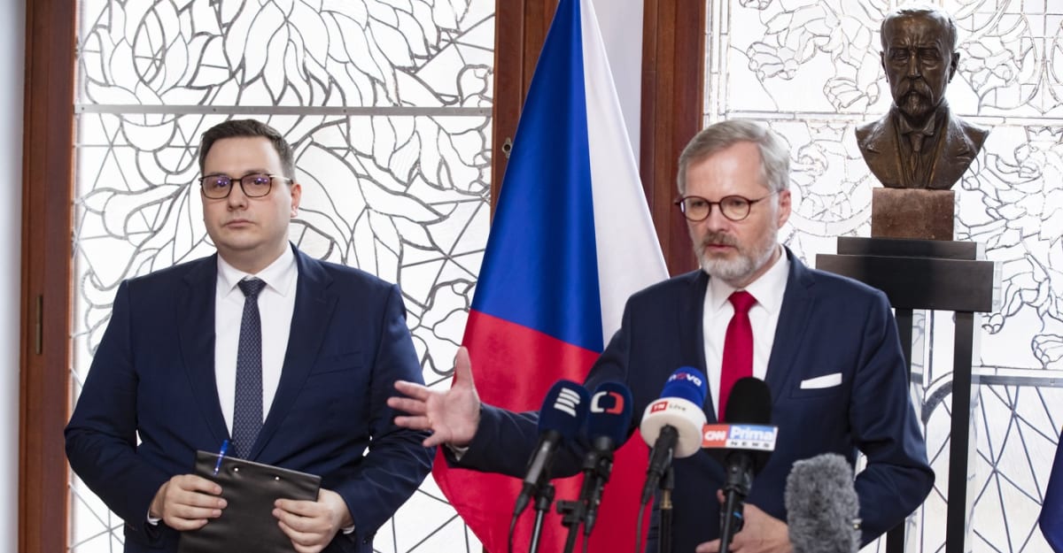 KOMENTÁŘ: Fialova zahraniční ne-politika aneb Česko v izolaci