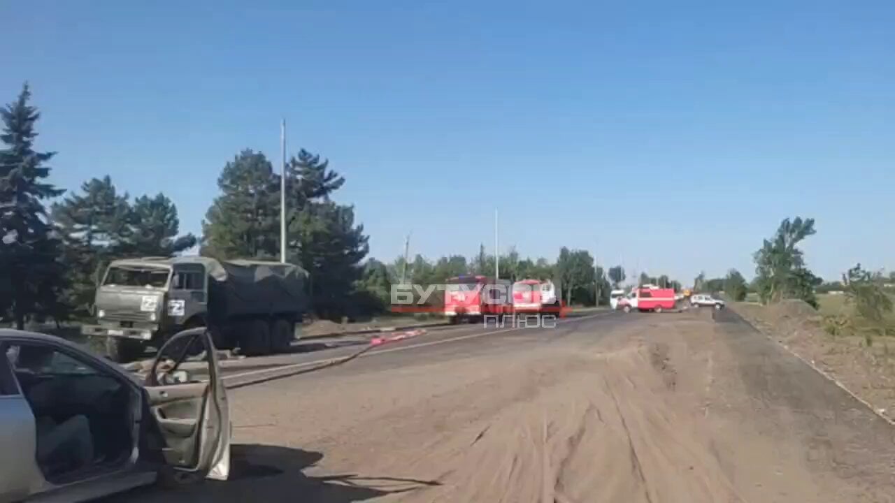 A Russian column with military personnel got HIMARSed near Makiivka, in occupied Donetsk region