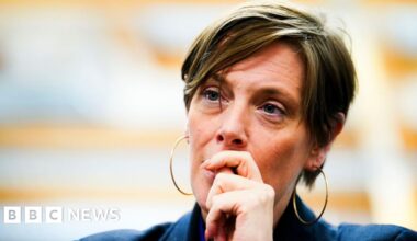 Jess Phillips apologises for grooming gangs report delay