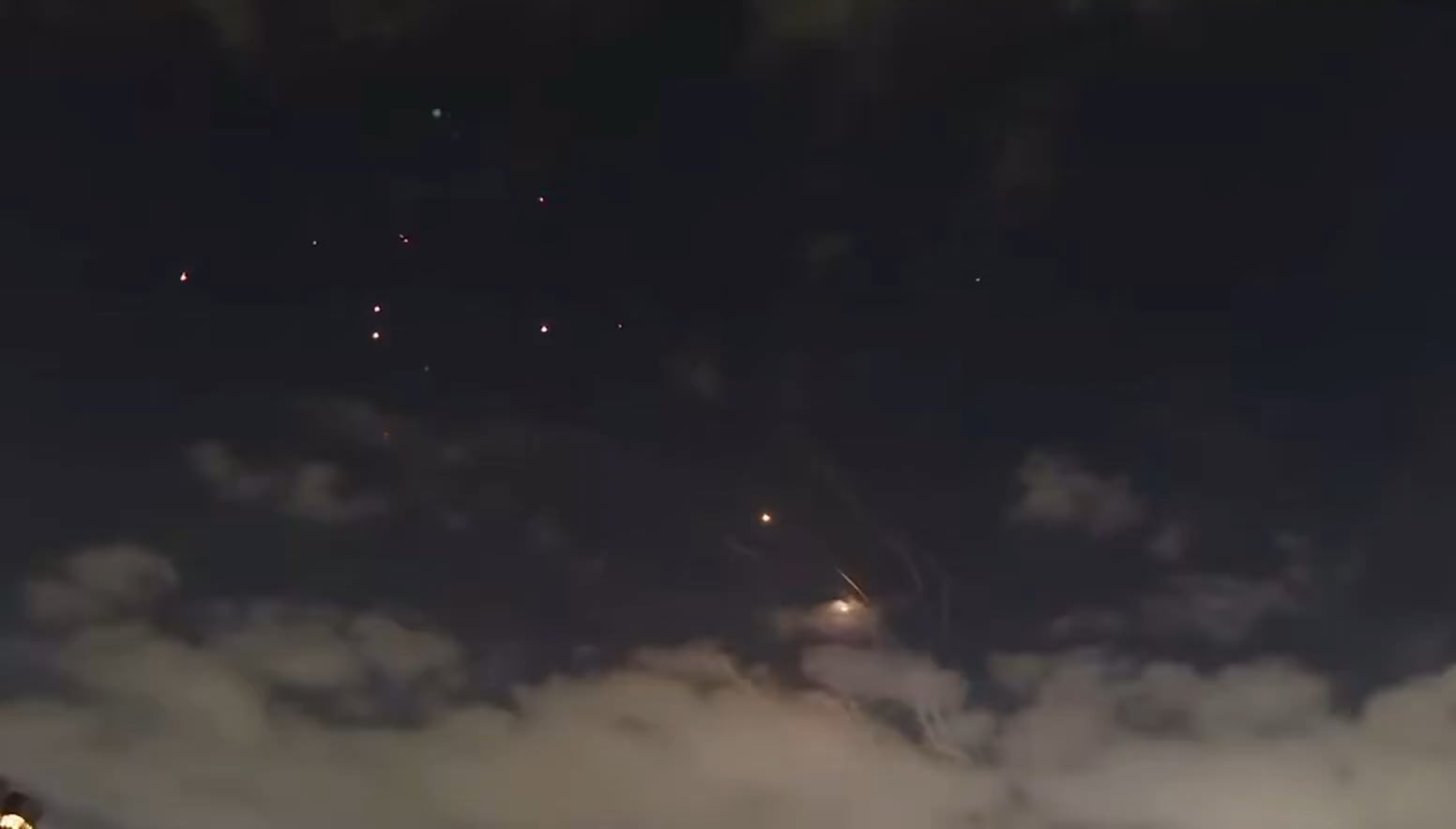 Footage of the massive ballistic missile engagement over Tel Aviv, Israel, moments ago with a few missiles getting through (June 16, 2025)