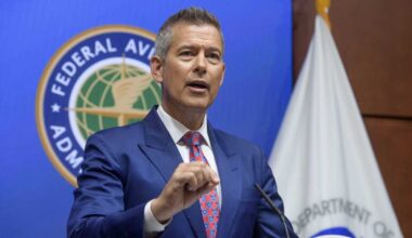 Transportation chief seeks to weaken fuel economy standards