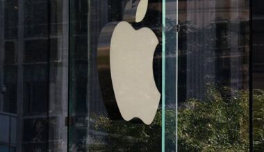 Apple eyes using AI to design its chips, technology executive says