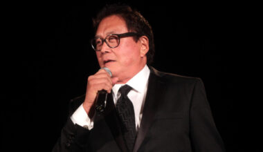 Robert Kiyosaki Warns Hyperinflation Will ‘Wipe Out’ Millions