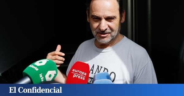 La UCO cazó a Ábalos con una modelo que intentó "ocultar un disco duro en el pantalón" durante el registro de su casa