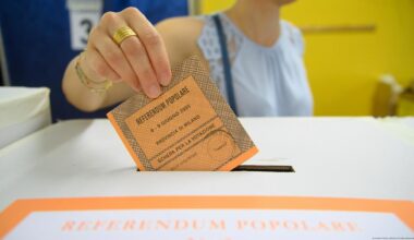 Italians vote on citizenship rules, labor laws