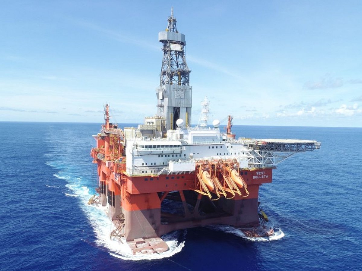 Oil workers in Norway threaten to strike starting June 21