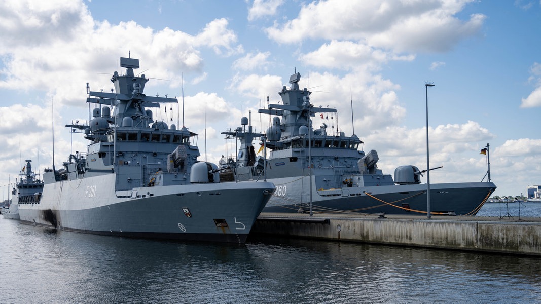 De Woch up Platt in MV: NATO-Äuwung, Drohn’ un de Nurddüütsche Dach | NDR.de - Kultur - Norddeutsche Sprache