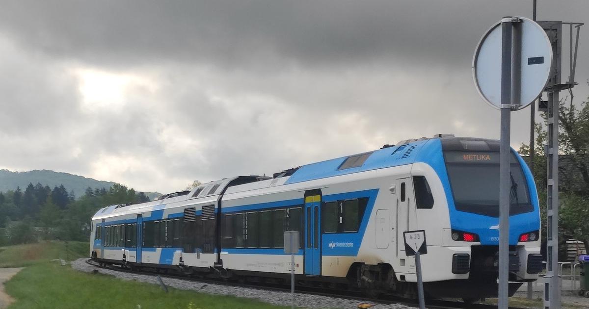 Silovito trčenje potniškega vlaka in avta pri Ljutomeru
