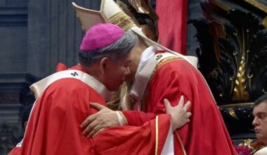 Pope Leo honors Iloilo prelate with pallium at Vatican mass