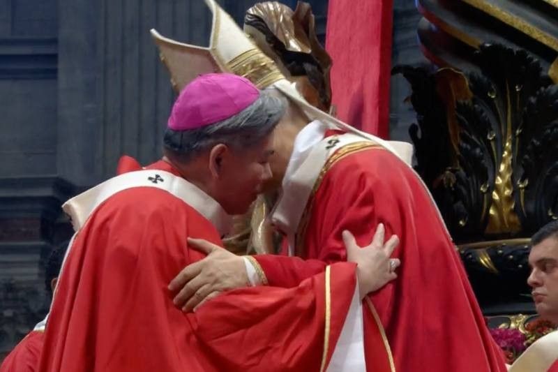 Pope Leo honors Iloilo prelate with pallium at Vatican mass
