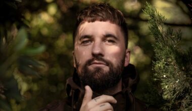 Bestyrelsesformand i organisationen Cybernauterne Anne Katrine Raahede hængte den danske filminstruktøren bag DR serien ‘Salsa’ Jonas Risvig ud på sin anonyme Instragram profil ‘krænkelseskulturellememes’ - han blev kaldt pædofil og hånet – nu overvejer han med sagsanlæg.