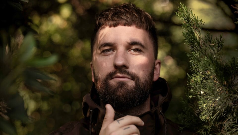 Bestyrelsesformand i organisationen Cybernauterne Anne Katrine Raahede hængte den danske filminstruktøren bag DR serien ‘Salsa’ Jonas Risvig ud på sin anonyme Instragram profil ‘krænkelseskulturellememes’ - han blev kaldt pædofil og hånet – nu overvejer han med sagsanlæg.