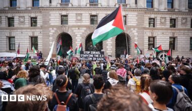 Foreign Office staff told to consider resigning if they disagree over Gaza