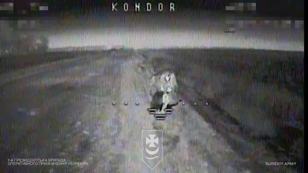 Russian soldier wearing an "anti-drone" thermal cloak was hit by the Kondor team of the 1st Presidential Brigade "Bureviy". Kupyansk direction. 07.06.2025