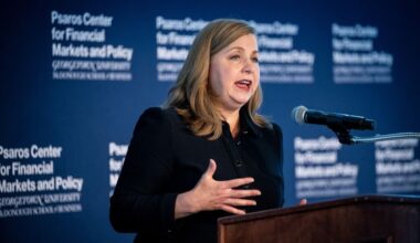 Fed officials are starting to break rank and join Trump