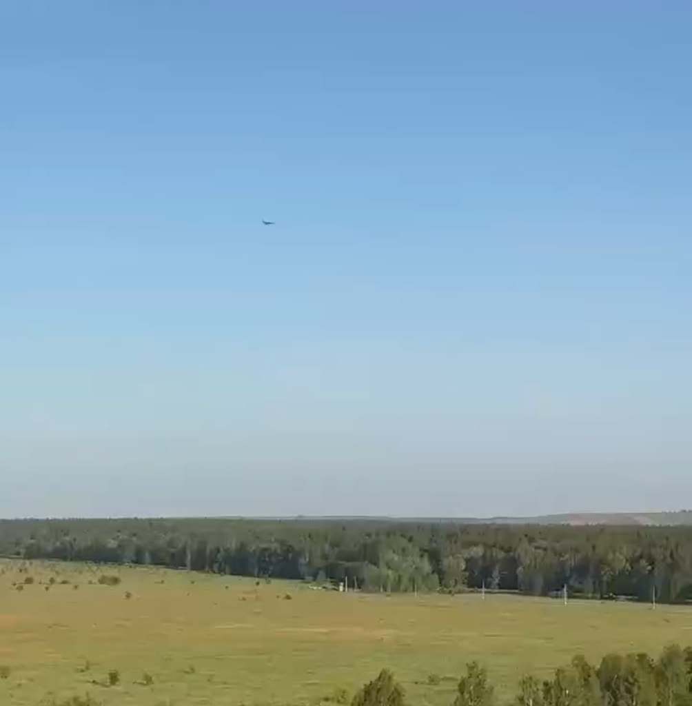 Unsuccessful attempt by Russian Pantsir-S1 SAM system to shoot down the Ukrainian "Lutyi" long range kamikaze drone over Tatarstan Region
