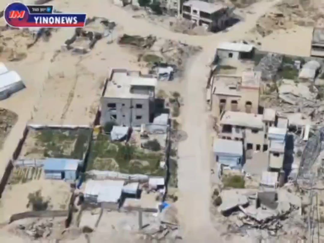 Hamas fireteam tries to sneak up on Israeli infantry, is followed by a drone that kills them