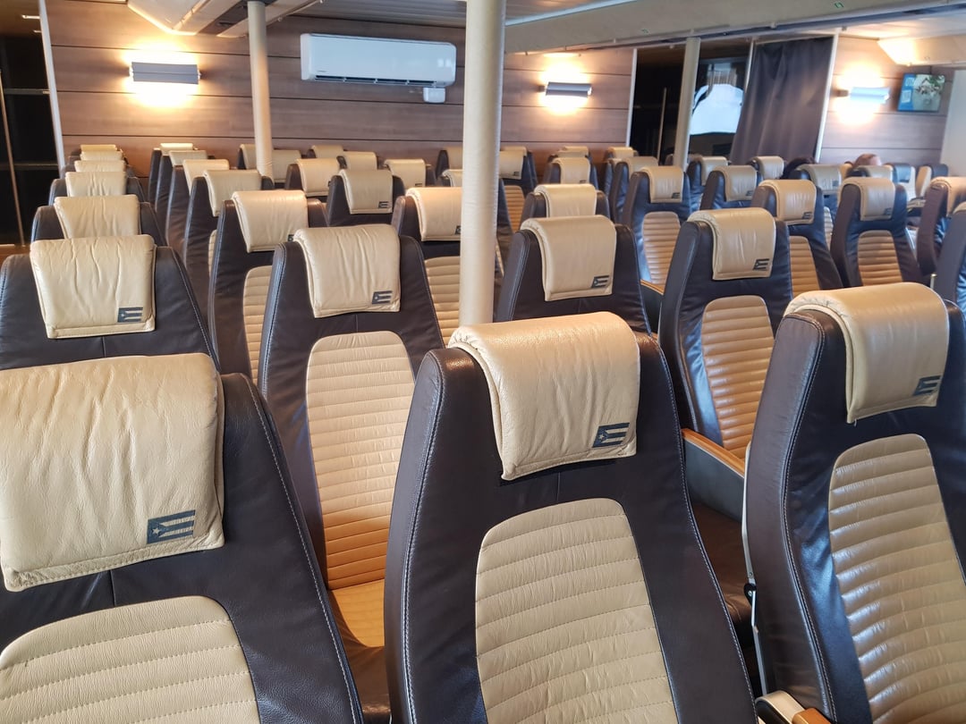 Why are there Cuban flags on the seats in the Bergen - Flåm ferry?