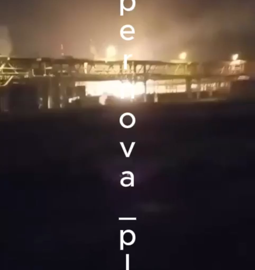 At least five explosions thundered in Novomoskovsk, Tula region.One of the Ukrainian drones hit the Russian Azot chemical plant. 08.06.2025