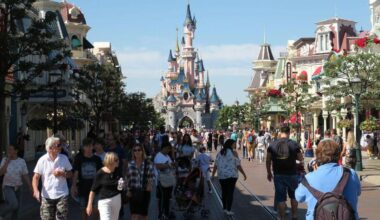 Un homme privatise Disneyland Paris pour son mariage… avec une fillette de 9 ans