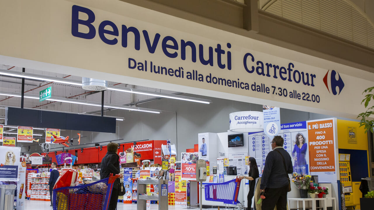 conti in rosso, lavoratori a rischio e critiche su Israele