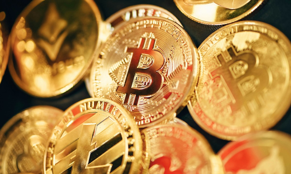 Crypto Heavyweights Close to EU Licenses Amid Regulatory Tensions