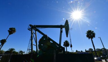 Oil drops, European stocks climb as Trump delays Iran move