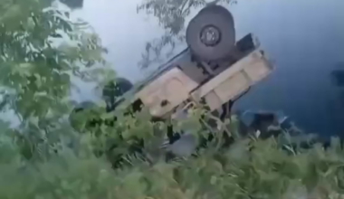 Russian soldiers filmed the aftermath of Ukrainian strike on their SPG and buggy. Kherson region. June 2025