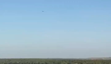 Handy footage shows a Russian Pantsir-S1 failing to take down a Ukrainian UAV over Tatarstan, Russia. 09/06/2025