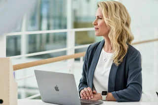 Dana Poul Graf KEY SPARK 06-2025 Dana PF__1764-re-li-hot CROPforLEAD1