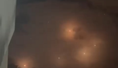 🇮🇷🇮🇱 Skies over Haifa during Iranian attack. A video taken by an Israeli-Palestinian in Haifa shows the Iranian ballistic missile impacting right next to him and others. (15Jun 2025)