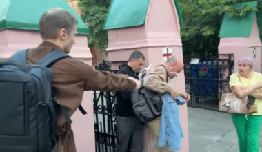 Cracks in Russian society as war drags on - One of Russia's big propagandists, Boris Yakimenko, a host on Soloviev's show, doused with Kefir. 02.06.2025