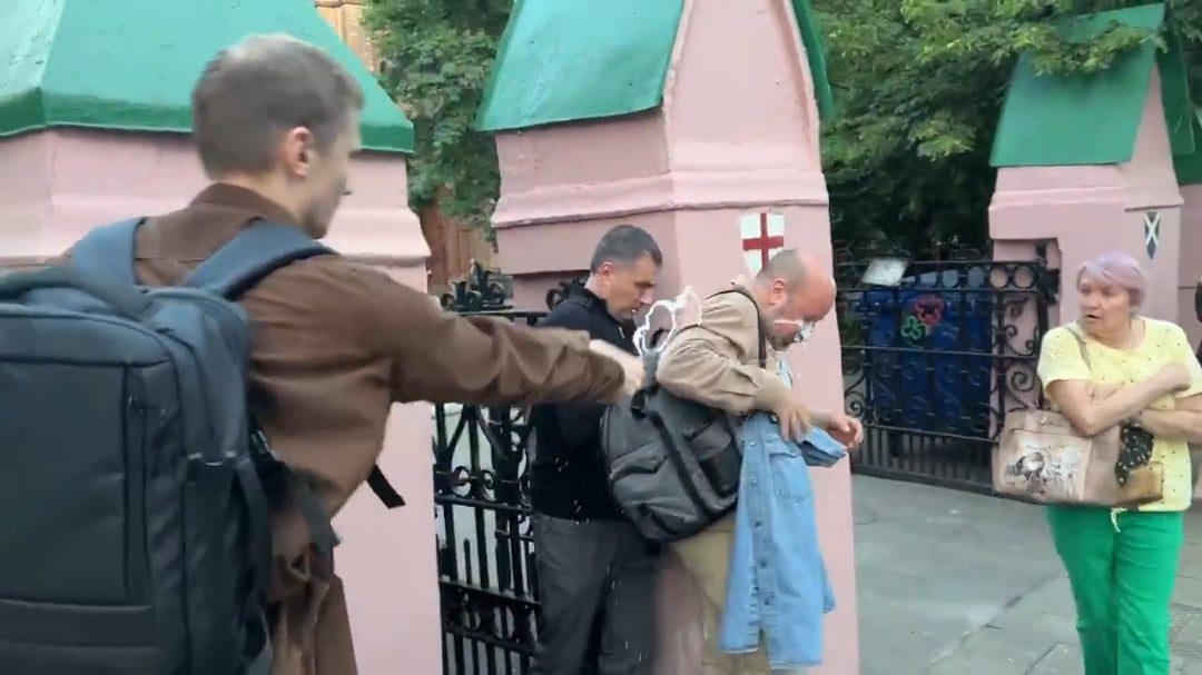 Cracks in Russian society as war drags on - One of Russia's big propagandists, Boris Yakimenko, a host on Soloviev's show, doused with Kefir. 02.06.2025