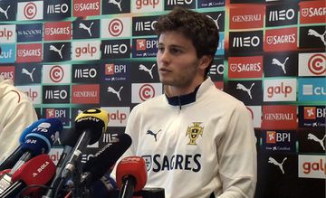 João Neves e os jogadores do Benfica a apoiar o PSG: «Não vejo qualquer maldade»