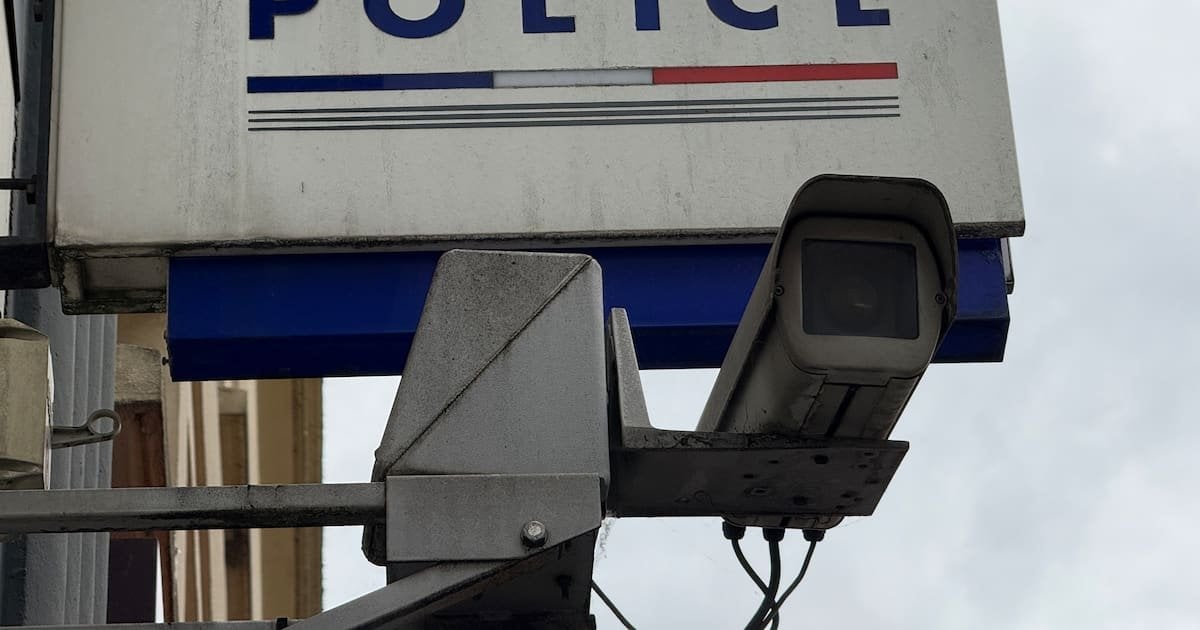 Deutscher Neonazi nach Hitlergruß bei rechtem Aufmarsch in Paris abgeschoben
